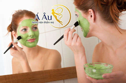 Mặt nạ dưỡng da vào mùa đông sẽ giúp gương mặt được mịn màng hơn.