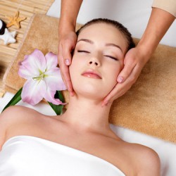 Massage da mặt là cách giữ da mặt đẹp tại nhà hiệu quả