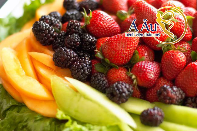 Những trái cây có vị chua và giàu vitamin C thường có hiệu quả căng da ưu việt.