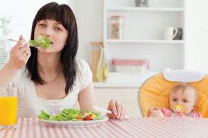 Nên ăn nhiều rau xanh để điều chỉnh nội tiết tố nữ